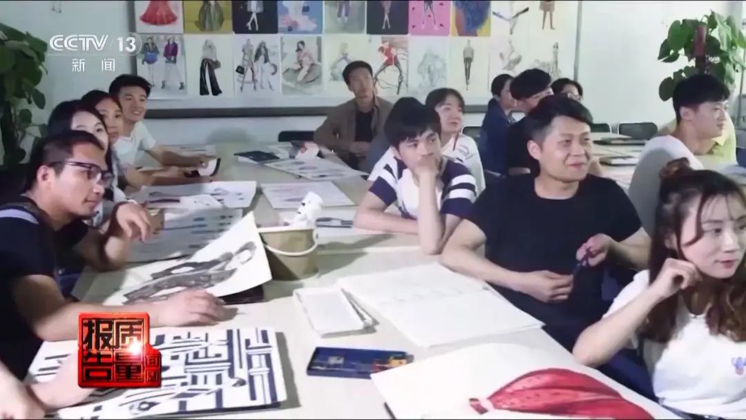 DƬ